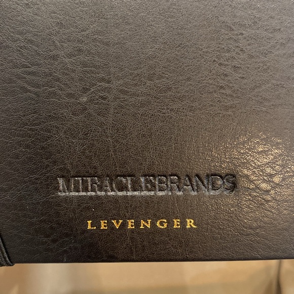 LEVENGER personalized “Sara” Luxe notebook - Black Small - Picture 8 of 10